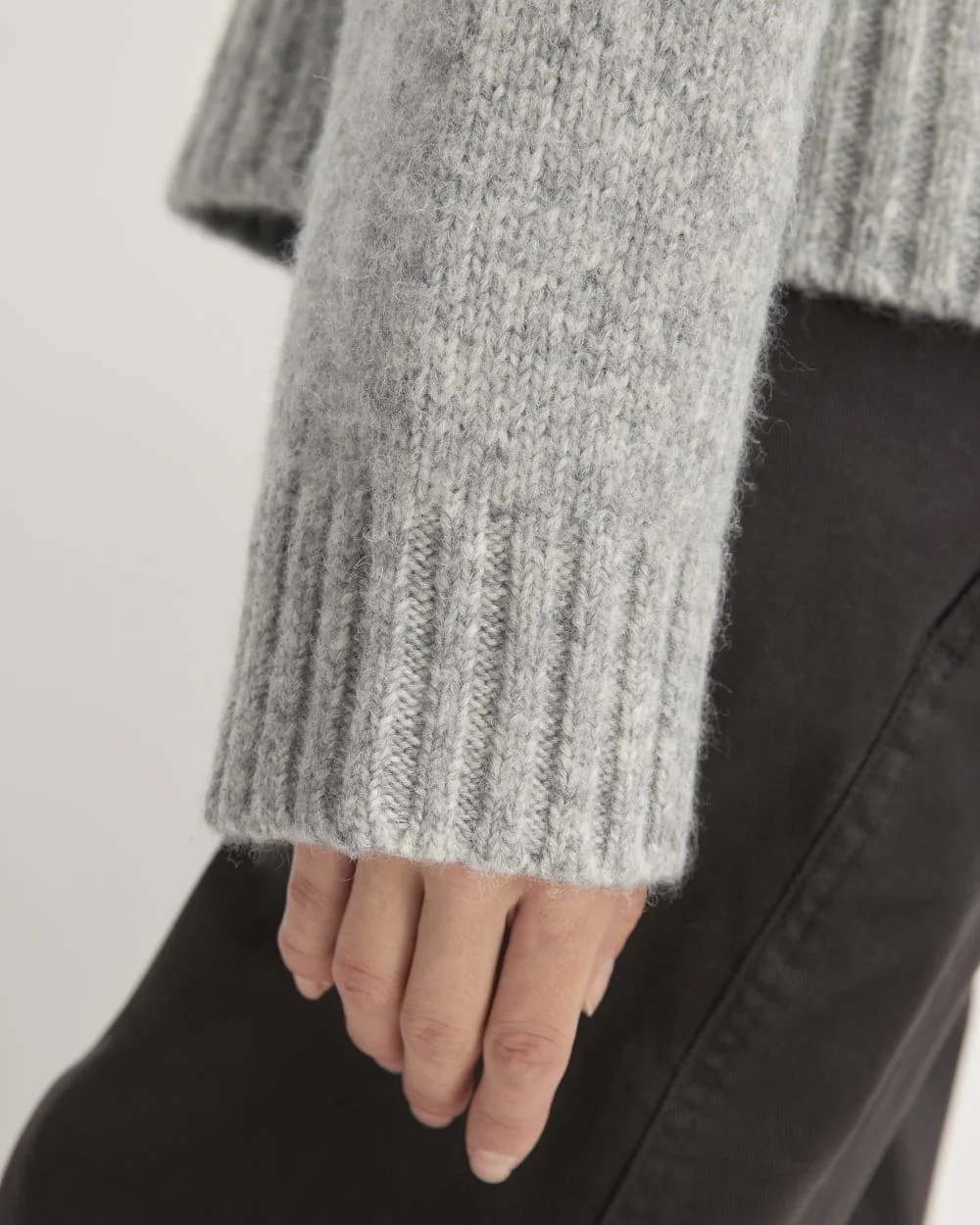The Cloud Oversized Turtleneck | Heather Grey (4)