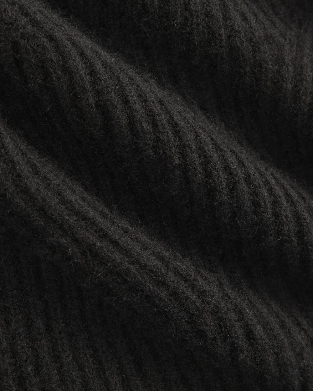 Cocoon Turtleneck in Wool Cashmere | Black (5)