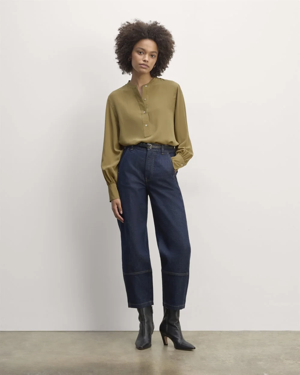 The Henley Shirt in Washable Silk | Fennel Seed (5)