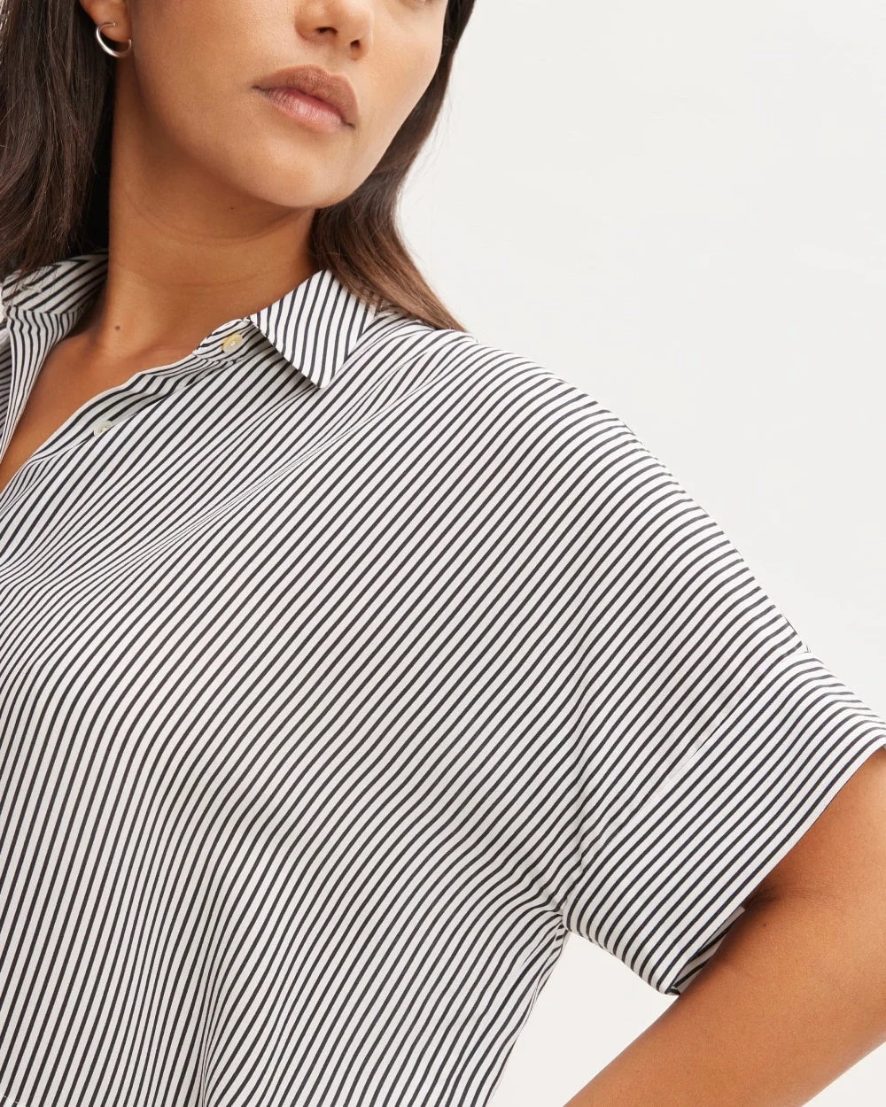 The Boxy Shirt in Washable Silk | Black / White (4)