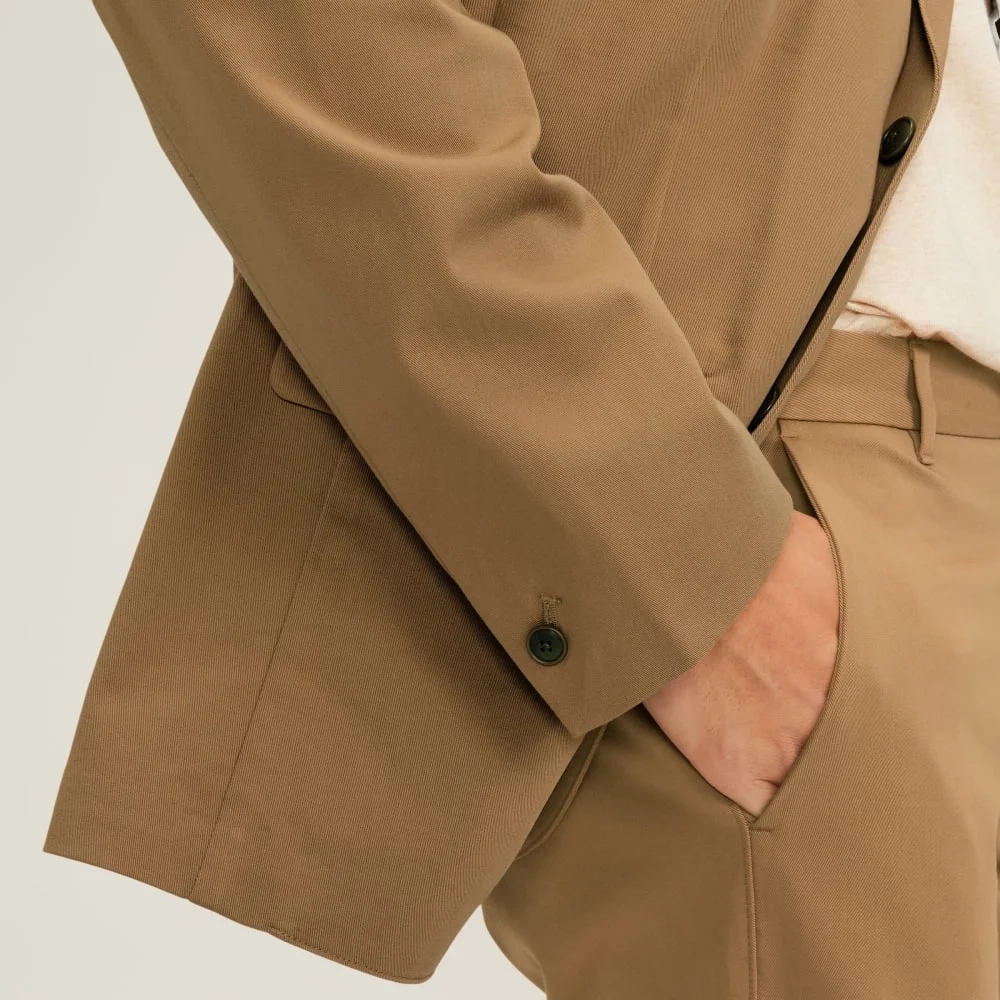 The Performance Chino Blazer | Toasted Coconut (4)