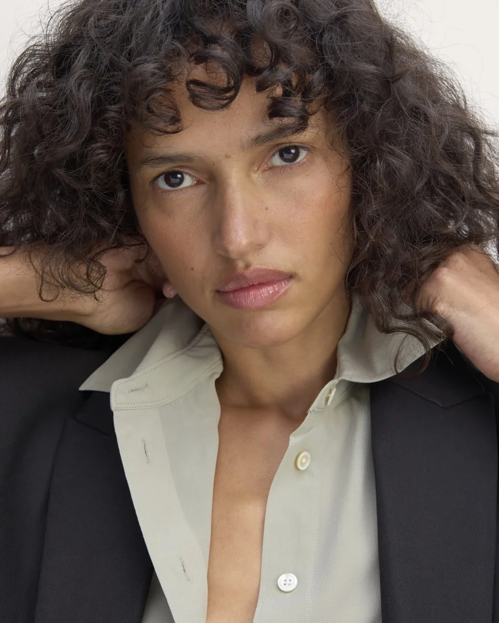 The Boyfriend Shirt in Washable Silk | Seagrass (4)