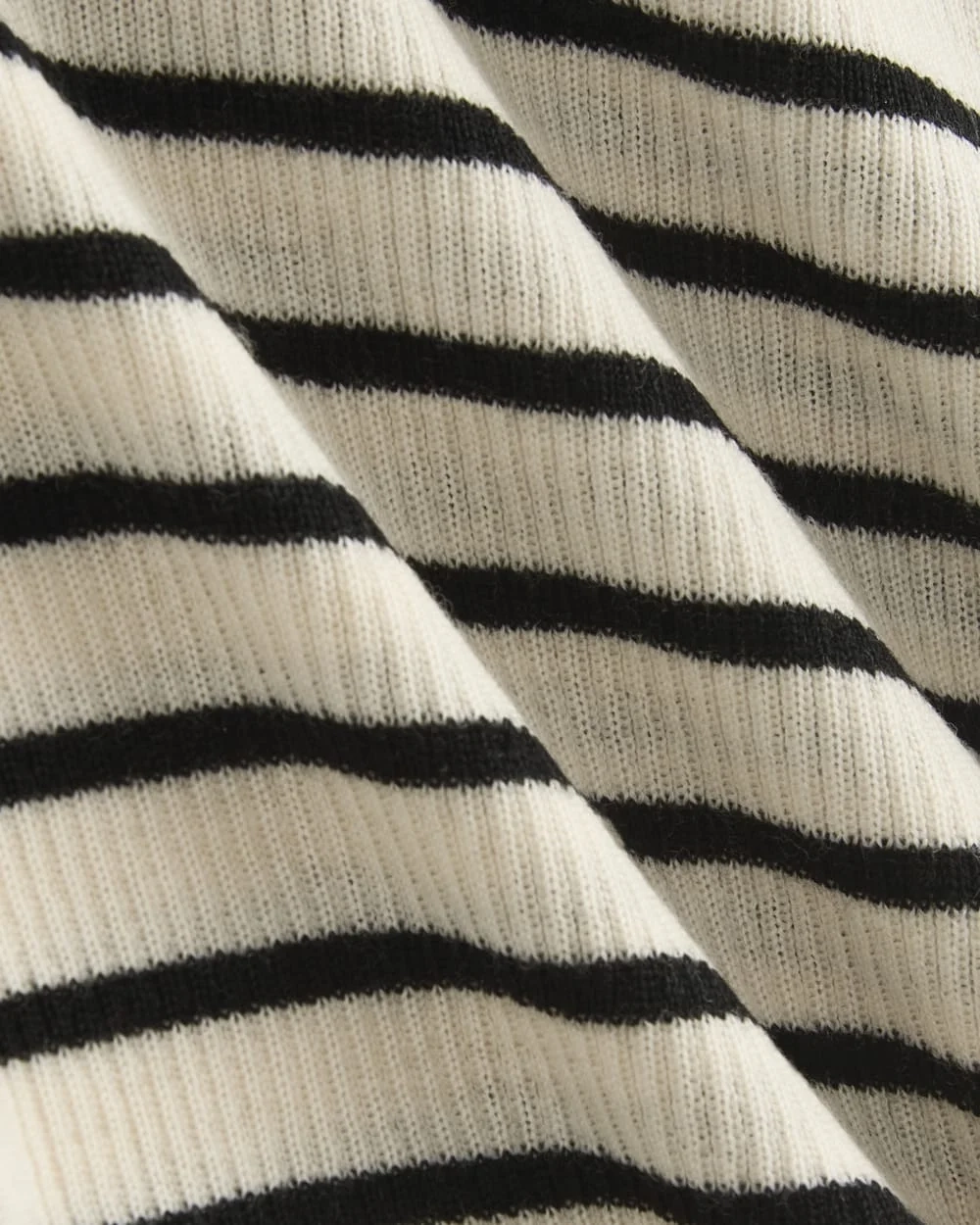 The Cropped Crew Top in Ultrafine Merino | Parchment / Black (7)