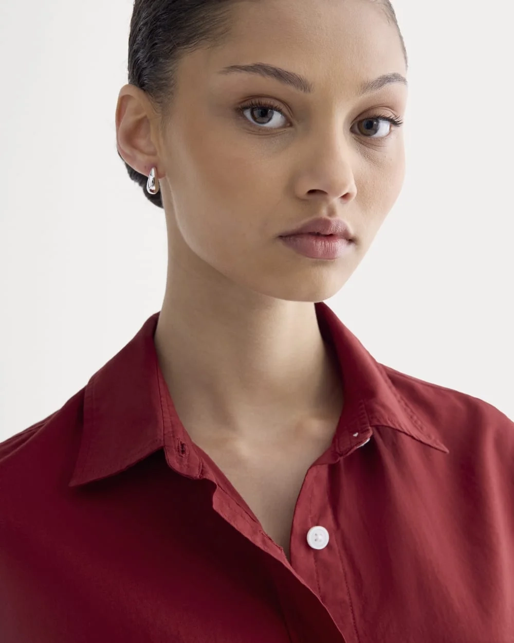 The Way-Short Shirt in Silky Cotton | Merlot (3)