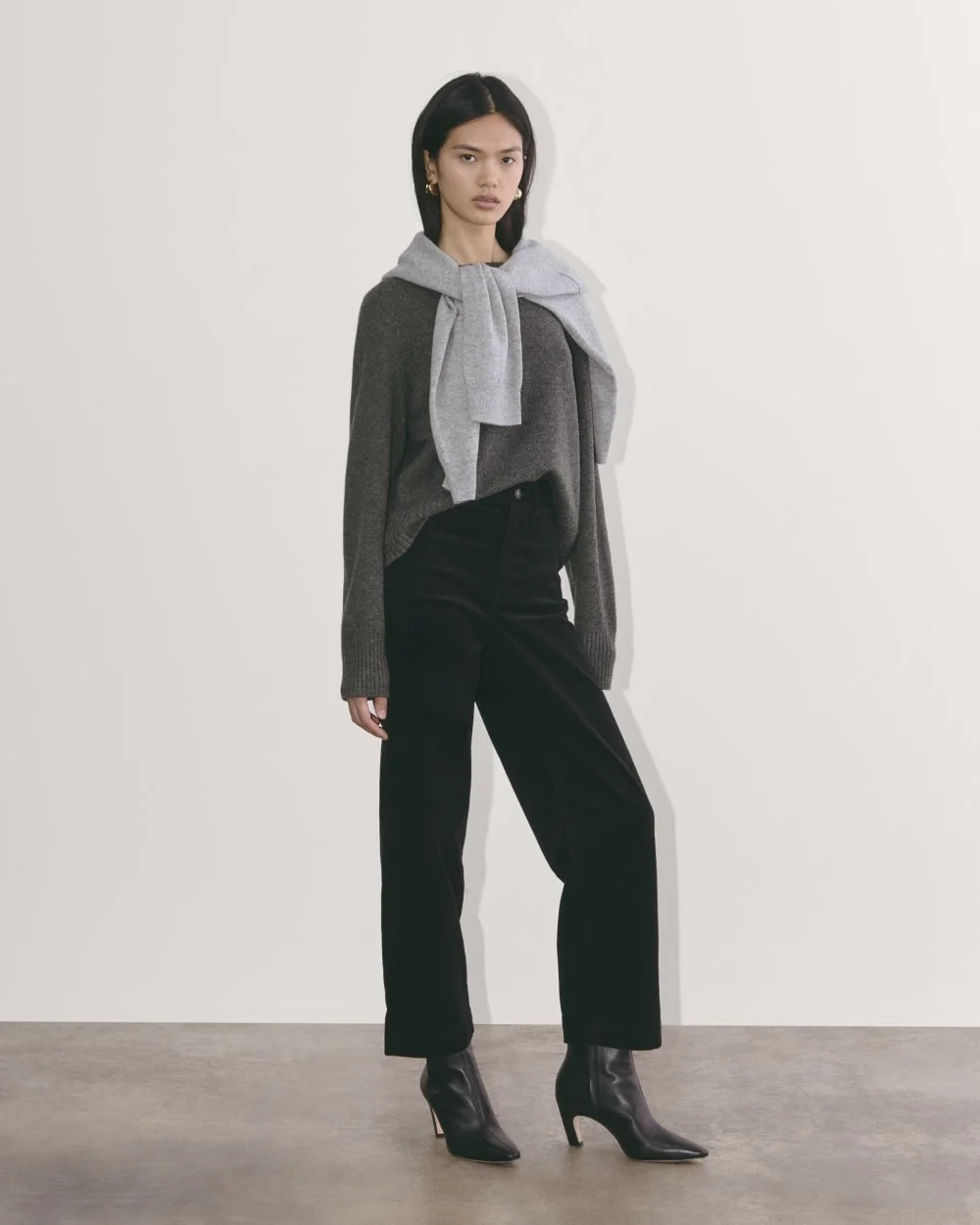 The Boxy Crew in Cashmere | Heather Charcoal (5)