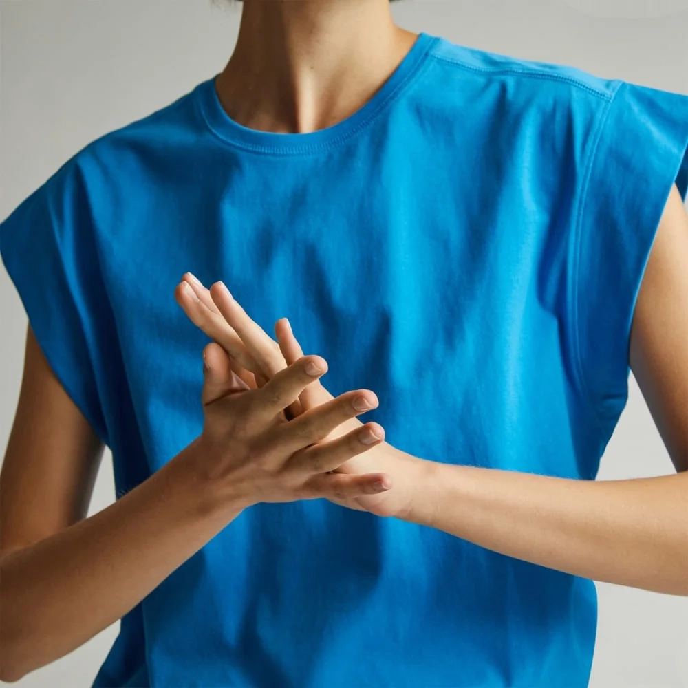 The Muscle Tee in Essential Cotton | Brilliant Blue (2)