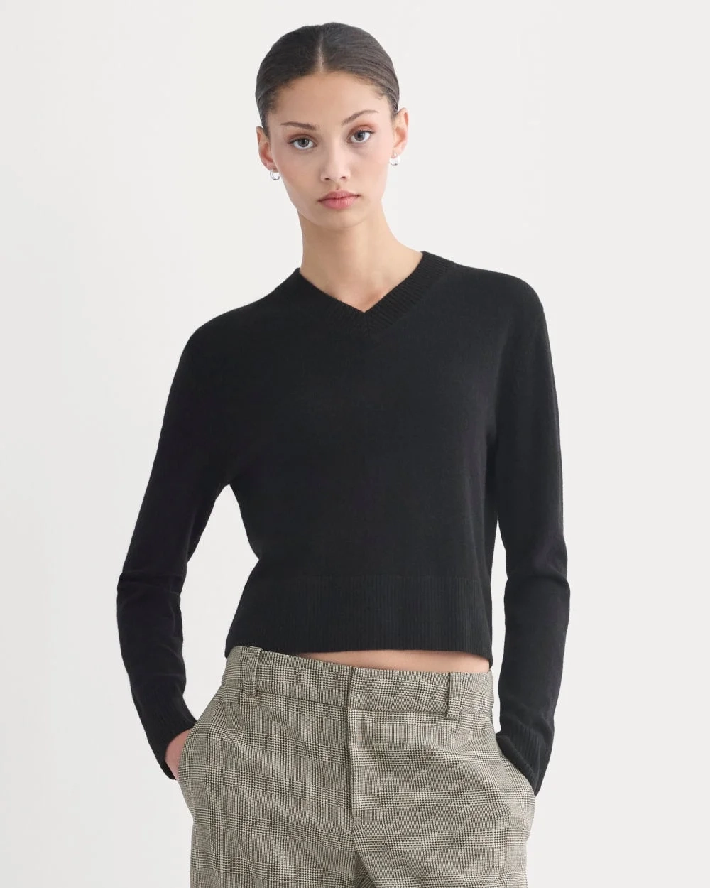 Cashmere Cropped High-V Sweater | Black (5)