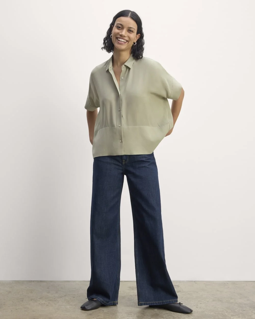 The Boxy Shirt in Washable Silk | Seagrass (4)