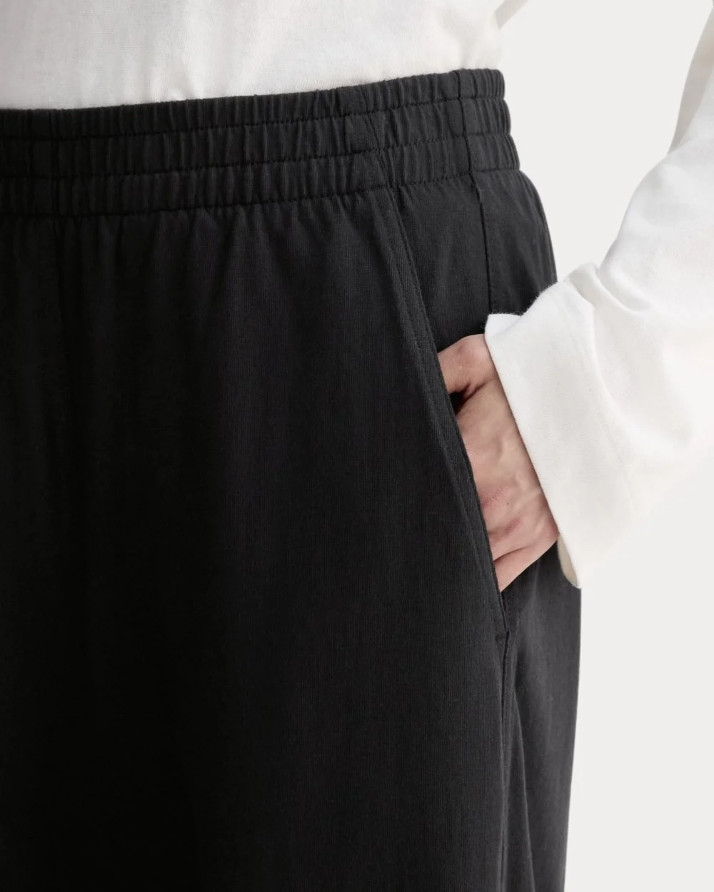 The Off-Duty Barrel Pant | Black (4)