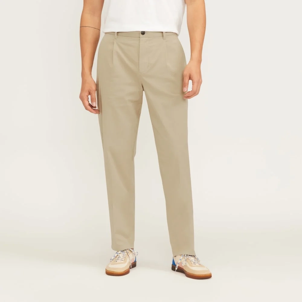 The Pleated Air Chino | Trench Coat Khaki (3)