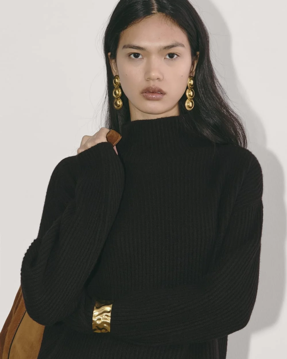 The Fisherman Turtleneck in Wool Cashmere | Black (6)