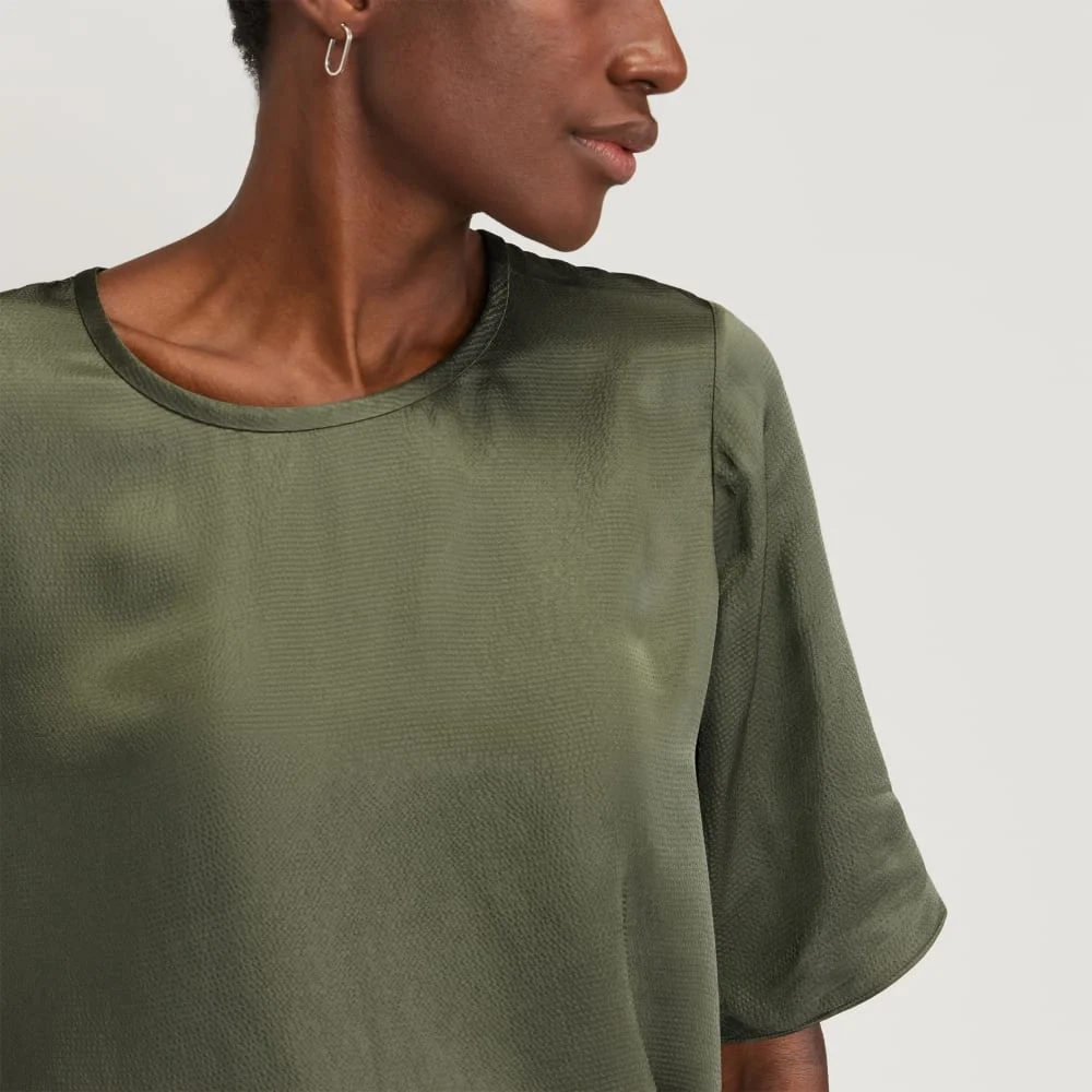 The Satin Relaxed Tee | Kalamata (3)