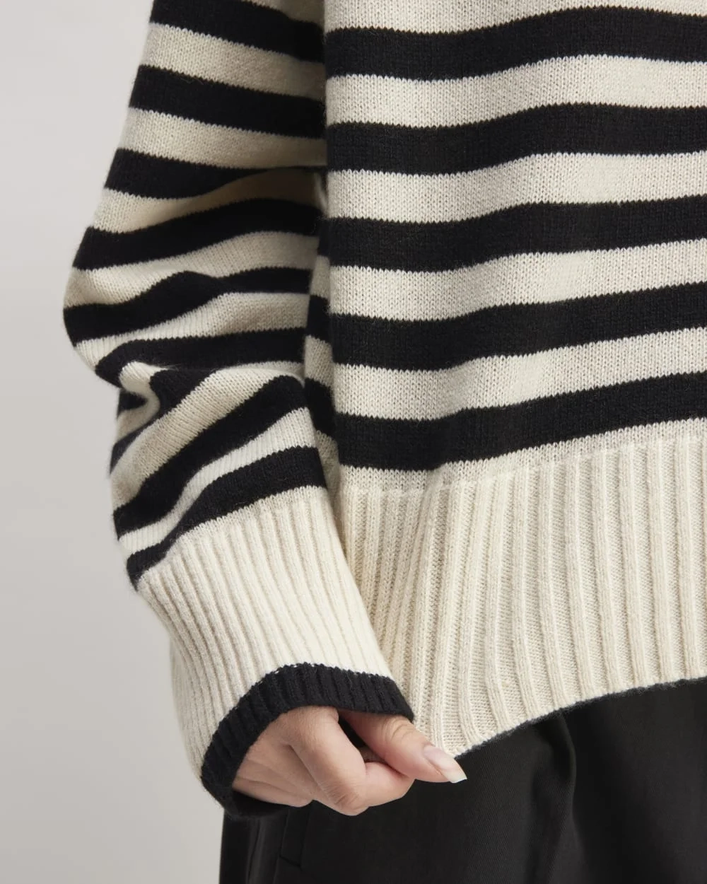 The Boxy Crew in Cashmere | Bone / Black (4)