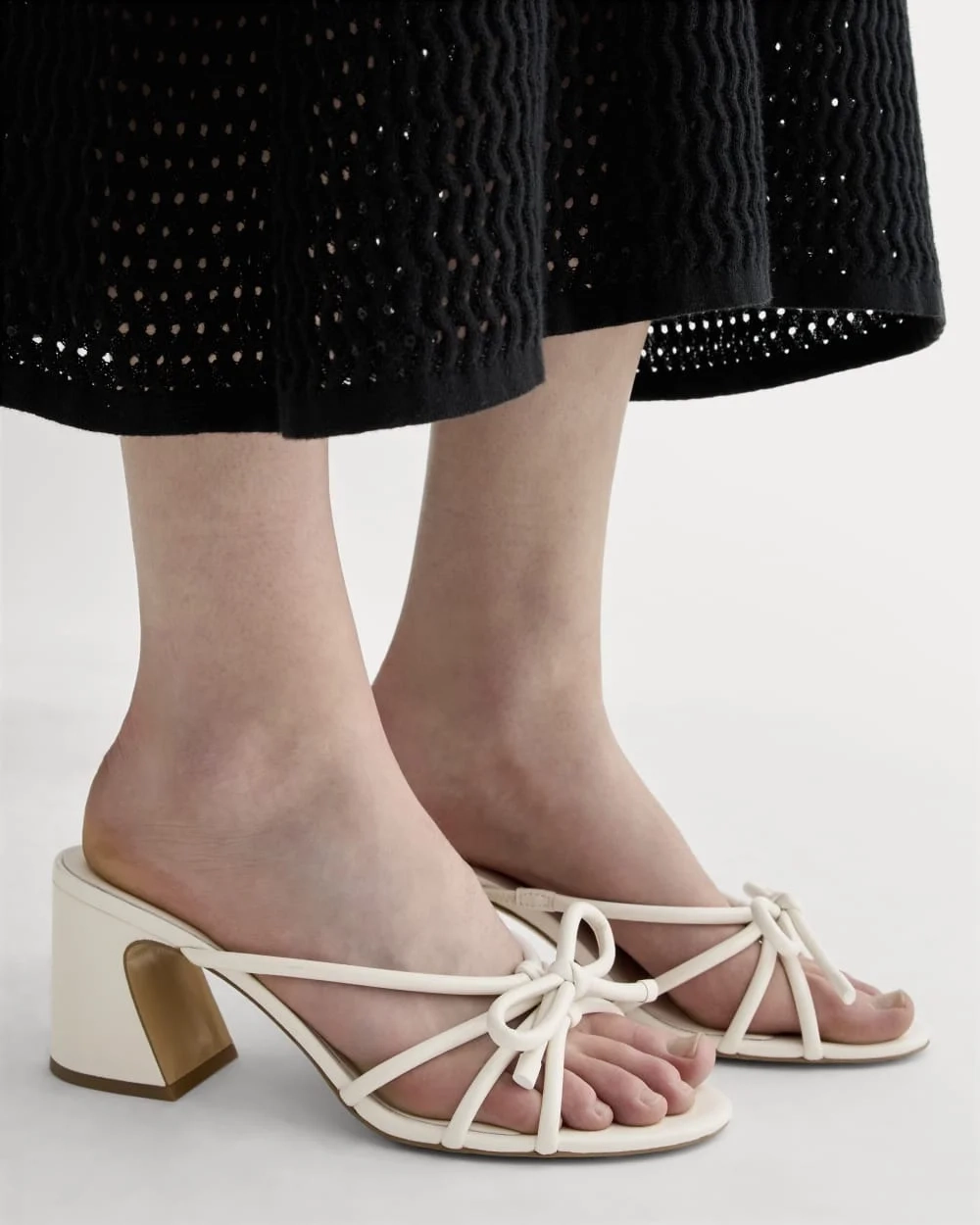 The Bow Heel | Canvas (6)
