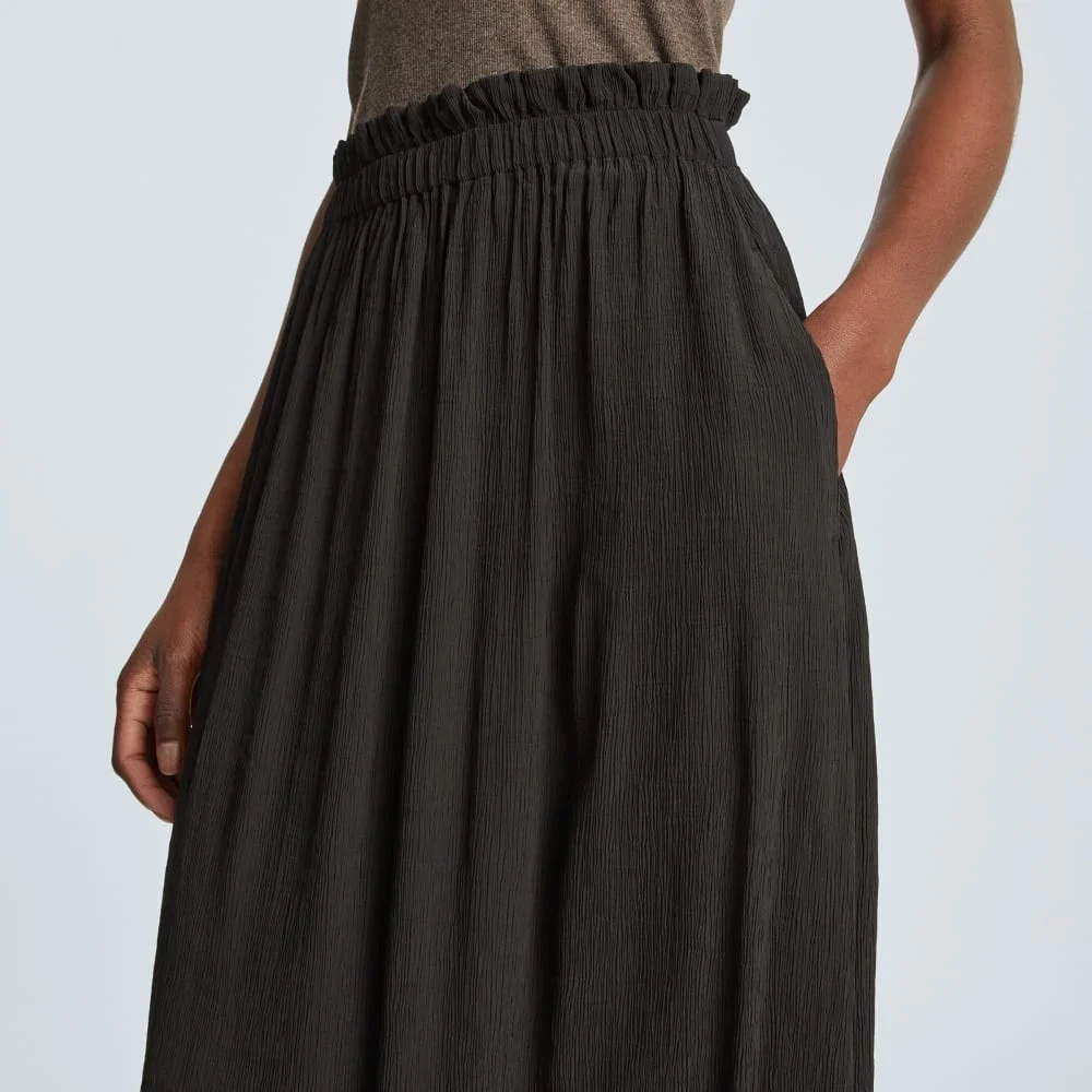 The Naia™ Ripple Skirt | Black (5)