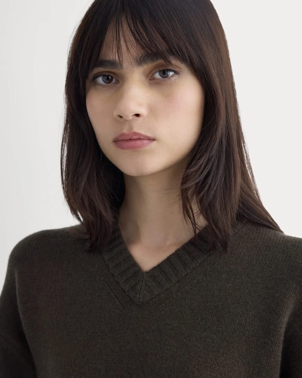 V-Neck Sweater in Extrafine Luxe Merino | Coffee Bean (4)