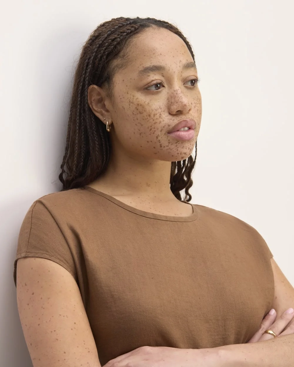 The Muscle Top in Linen | Carob Brown (5)