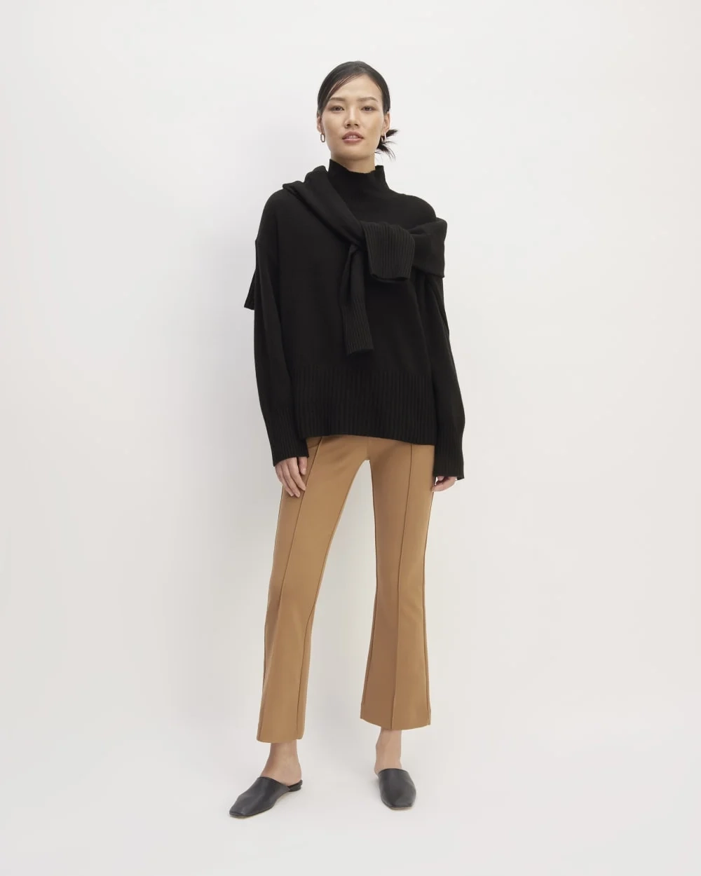 The Cashmere Oversized Turtleneck | Black (4)