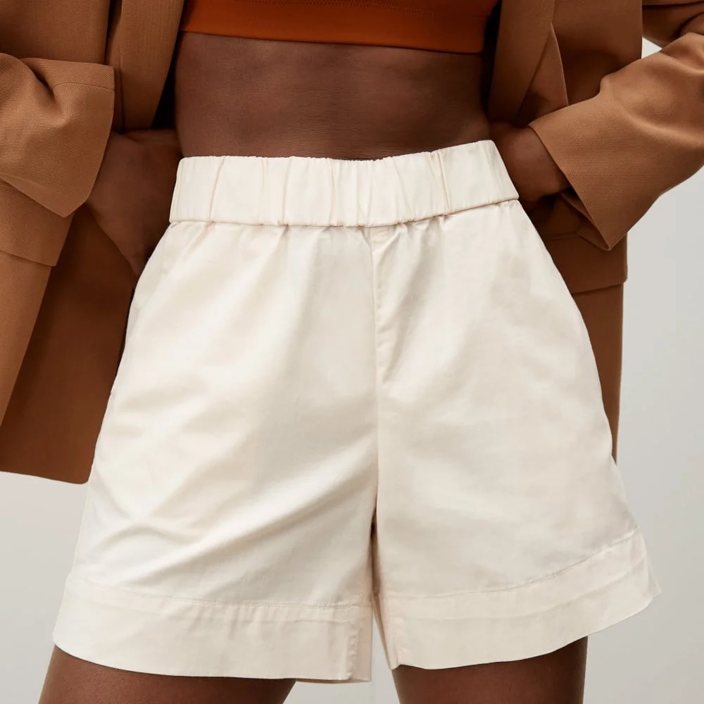 The Easy Short | Canvas (3)