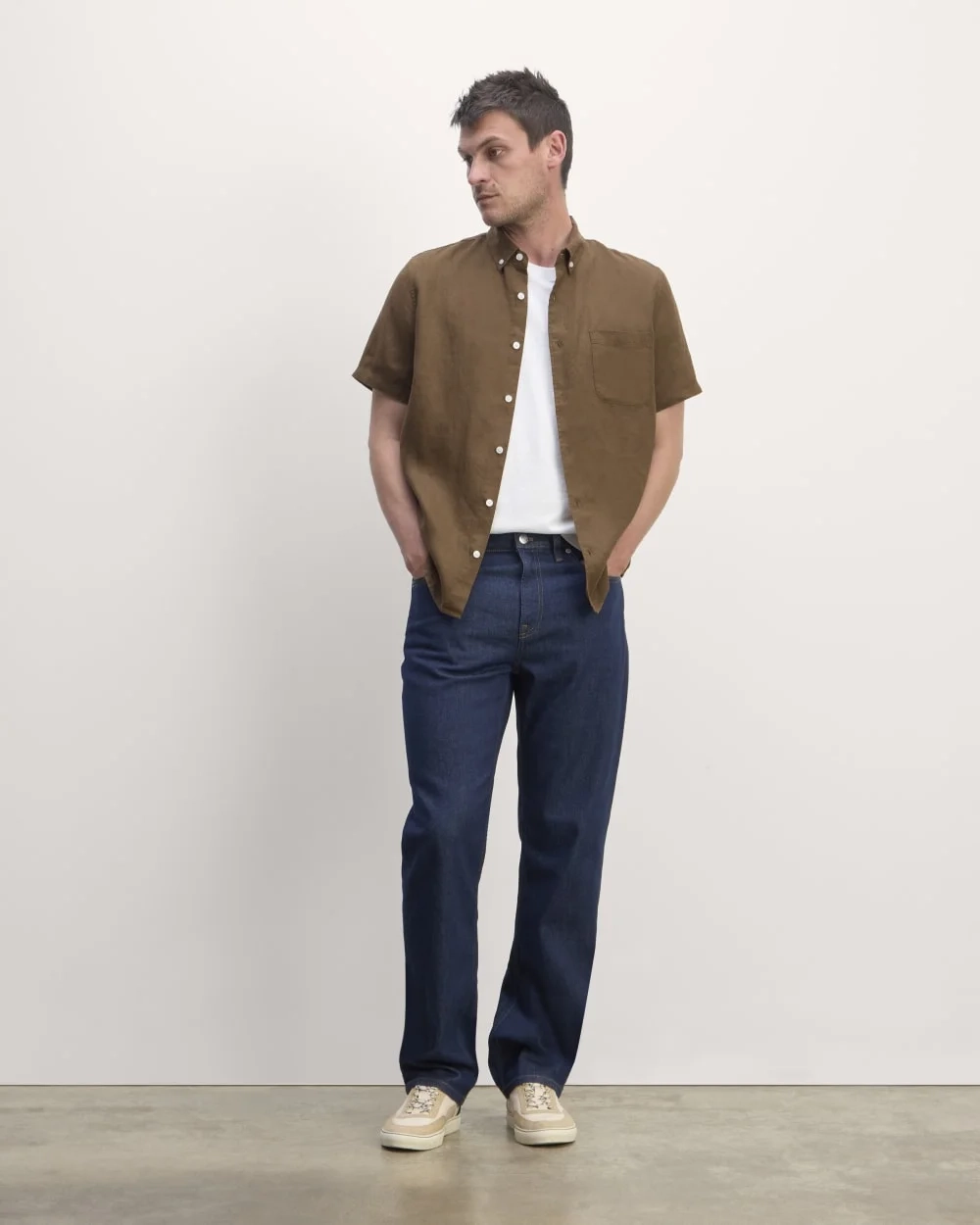 The Classic Short-Sleeve Shirt in Linen | Cocoa (4)