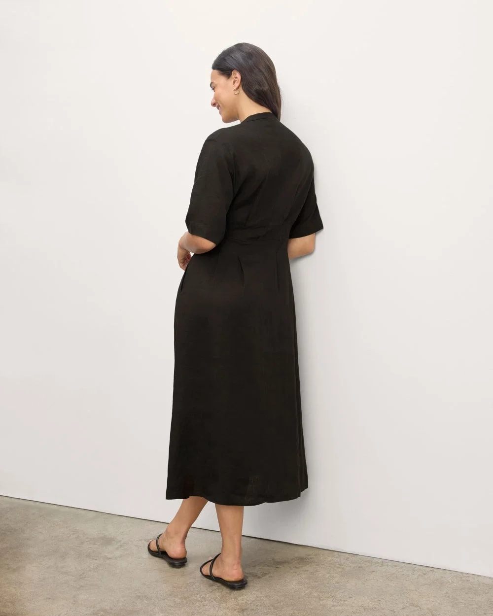 The Frolic Dress in Linen | Black (3)