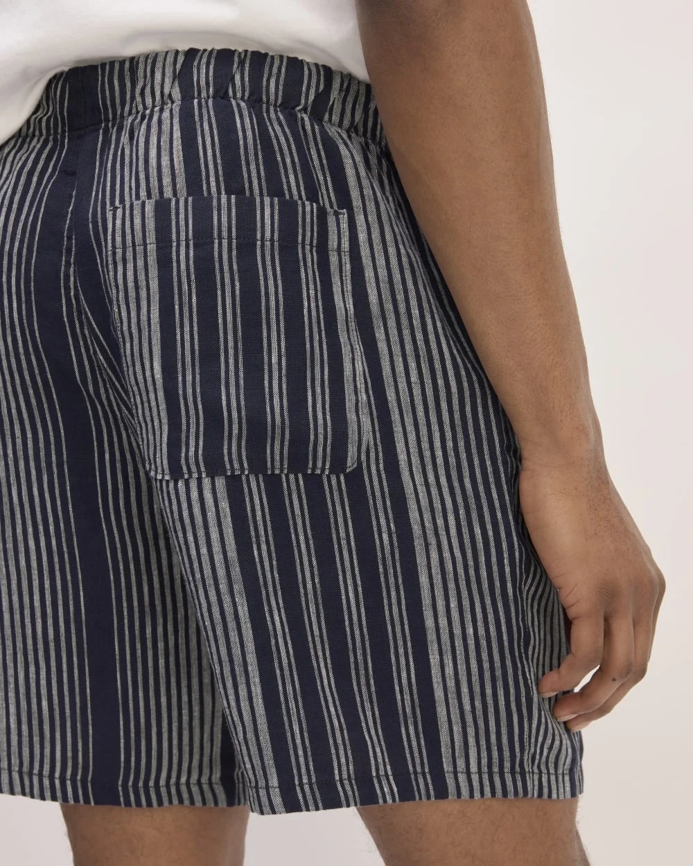 The Linen Easy Short | Navy / Bone (4)
