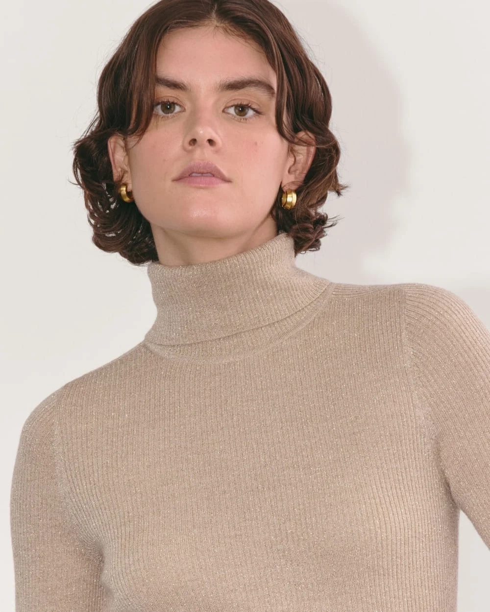 The Turtleneck in Lurex Merino | Gold (2)