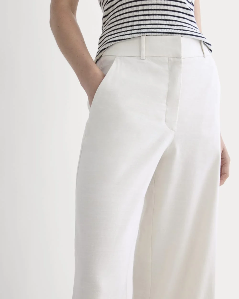 The Wide-Leg Pant in Stretch Linen | Natural Chambray (5)