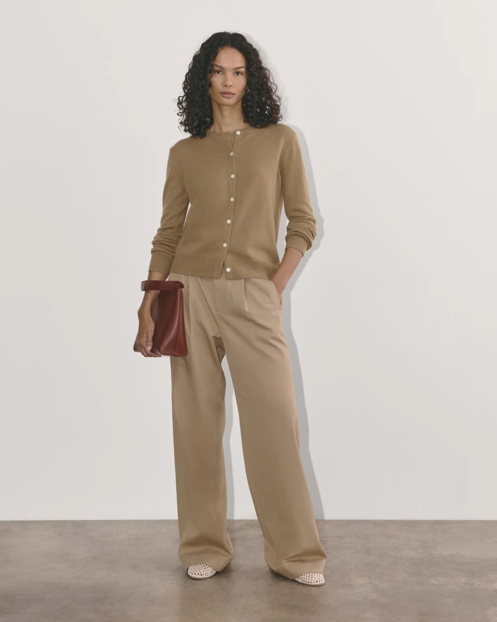 The Classic Cardigan in Cashmere | Tiger's Eye (2)