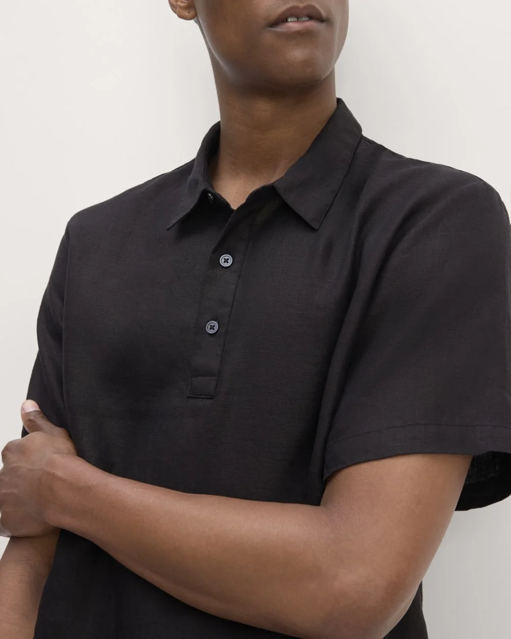 The Linen Short-Sleeve Popover Shirt | Black (3)
