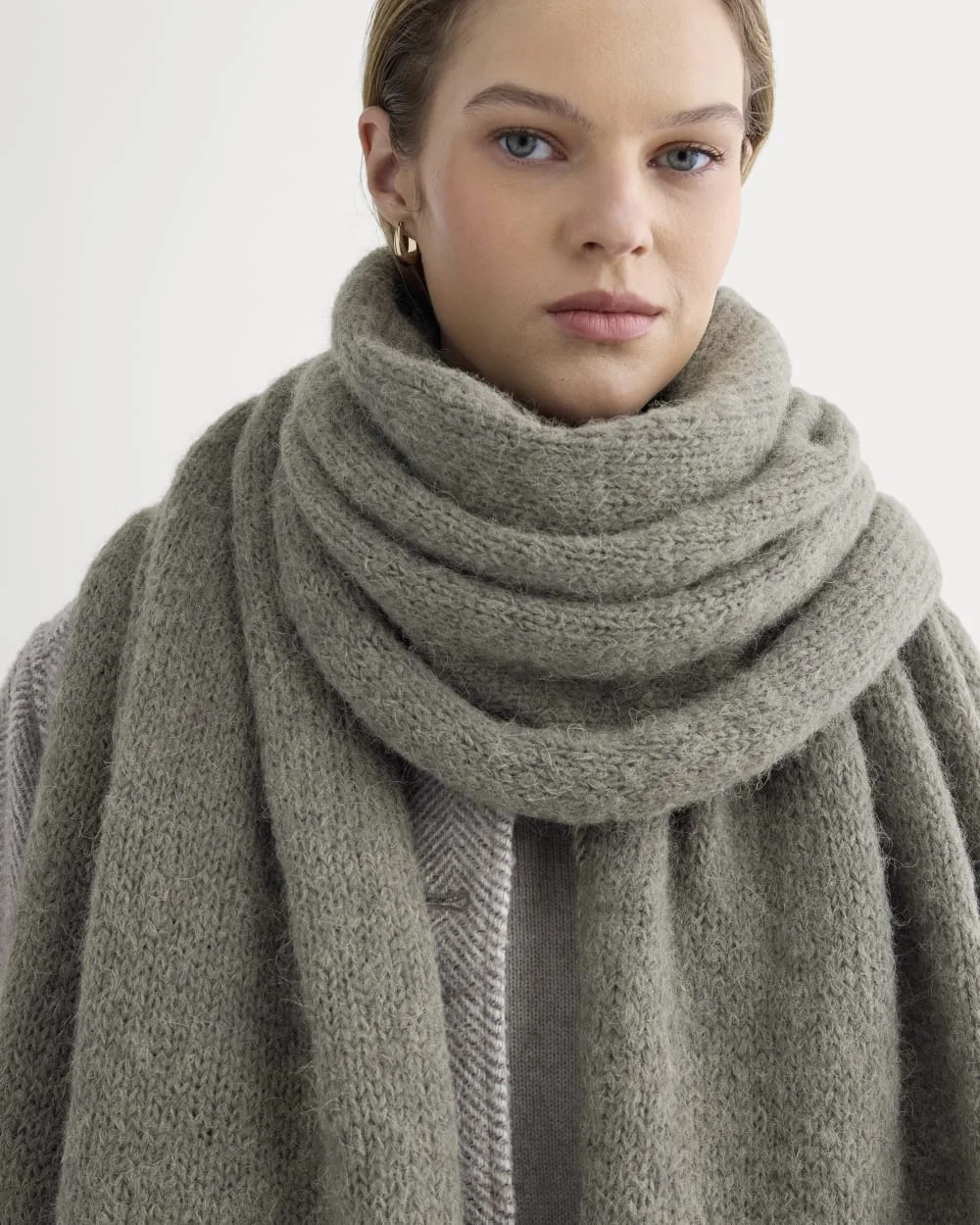 Plush Alpaca Scarf | Mid Grey Heather/ Bone (4)