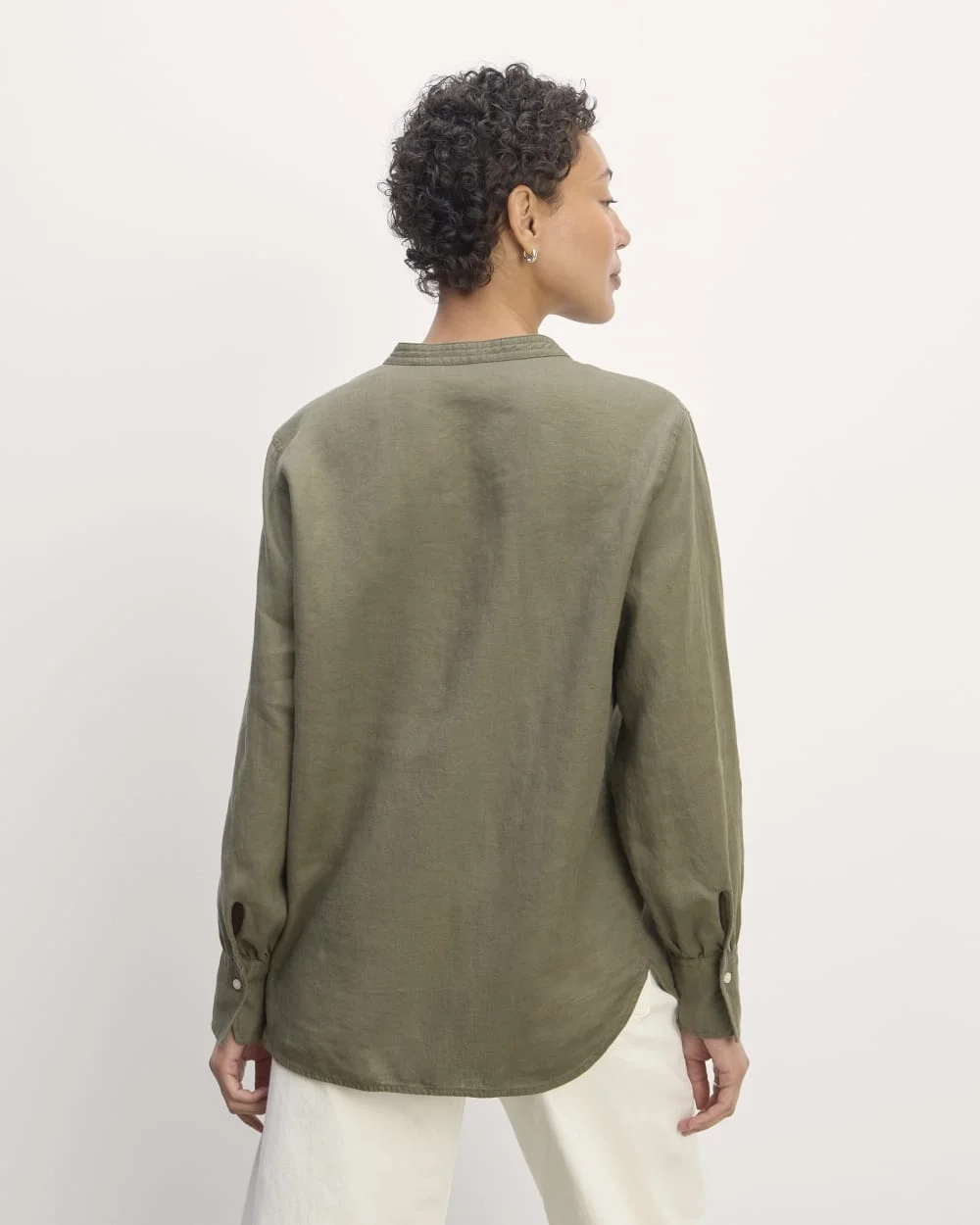 The Henley Shirt in Linen | Kalamata (5)