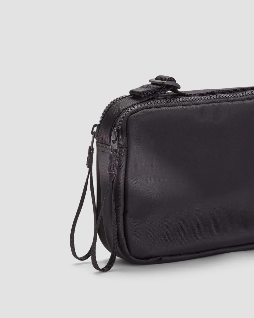 The Recycled Nylon Camera Bag | Black (3)