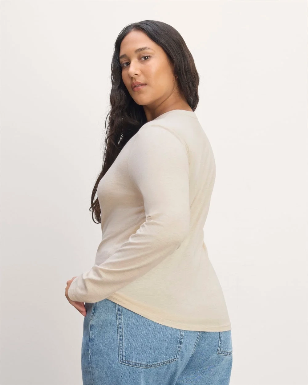 The Slim Long-Sleeve Crew in Essential Cotton | Heathered Oat (3)