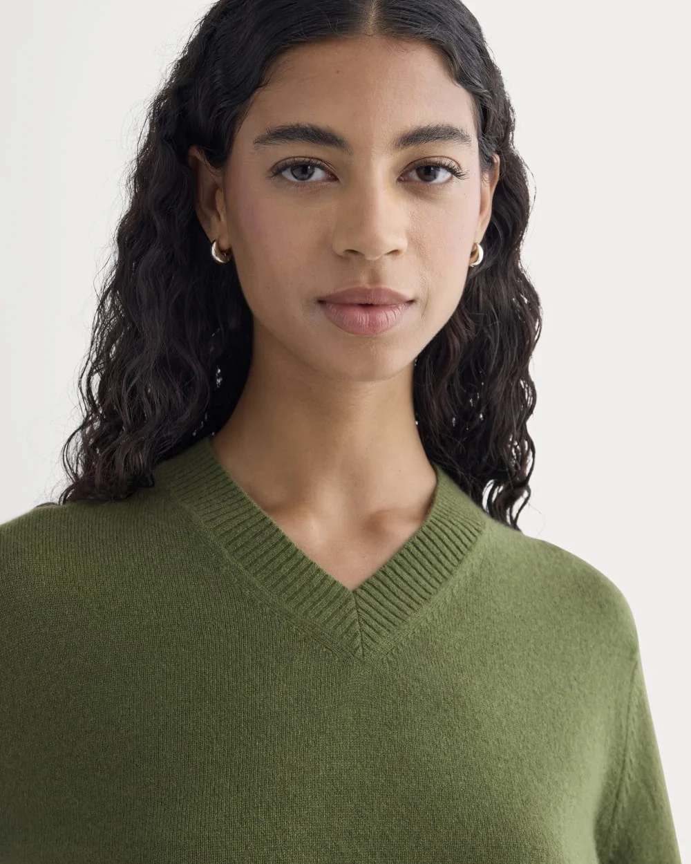 Cashmere Cropped High-V Sweater | Forest Green (3)