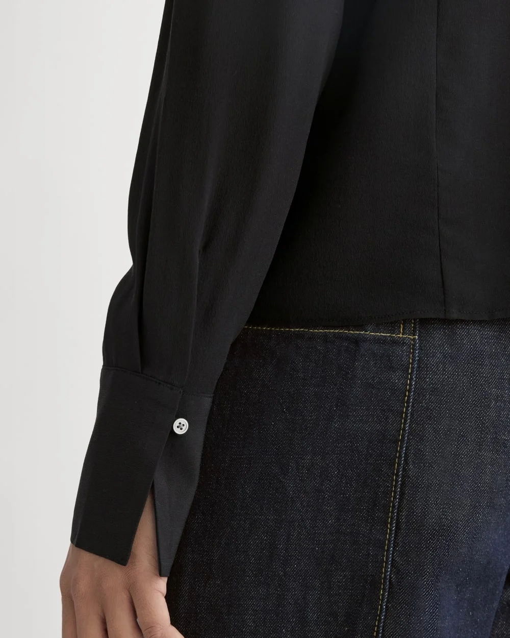 The V-Neck Blouse in Washable Silk | Black (4)