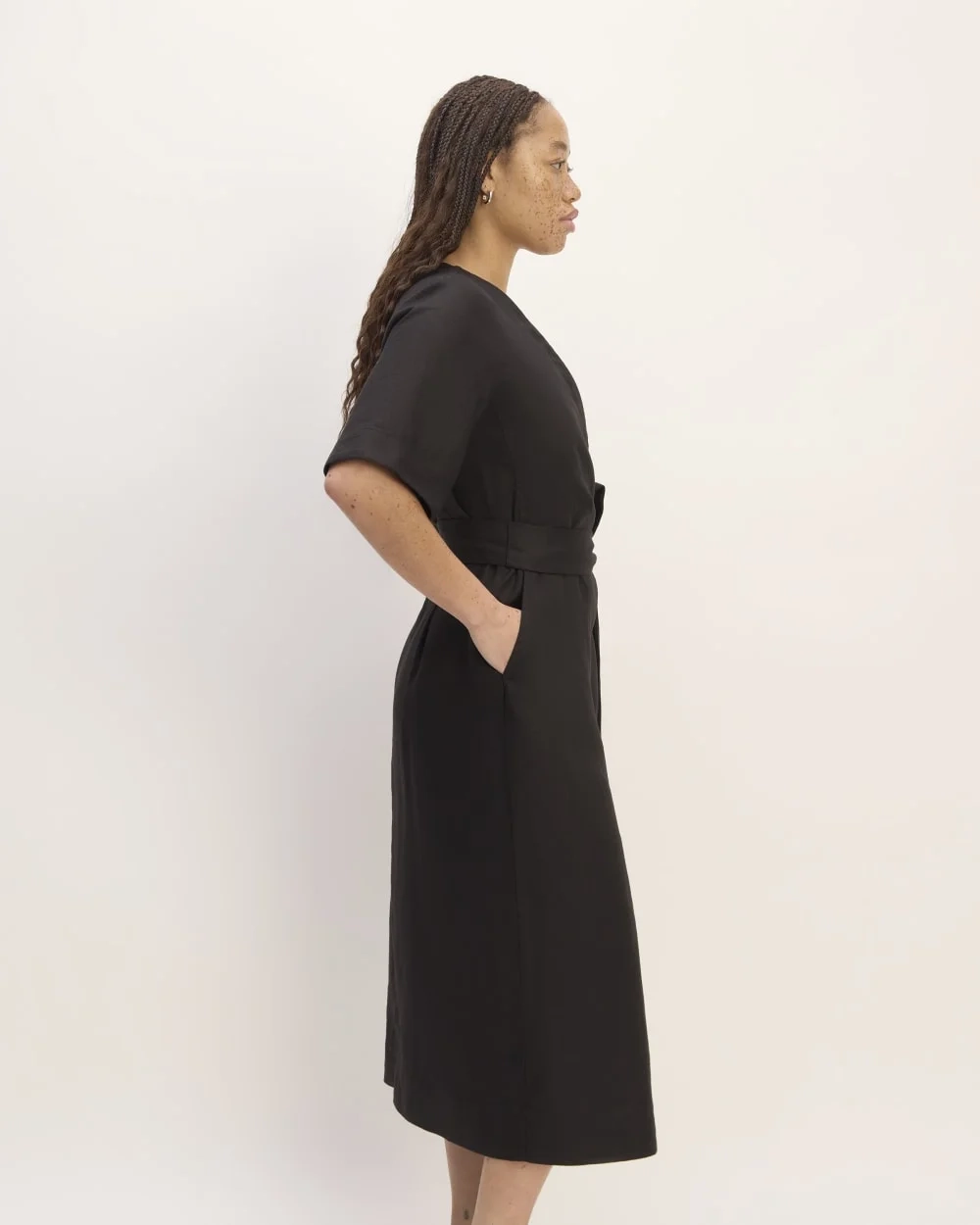 The Wrap Dress in Linen | Black (5)
