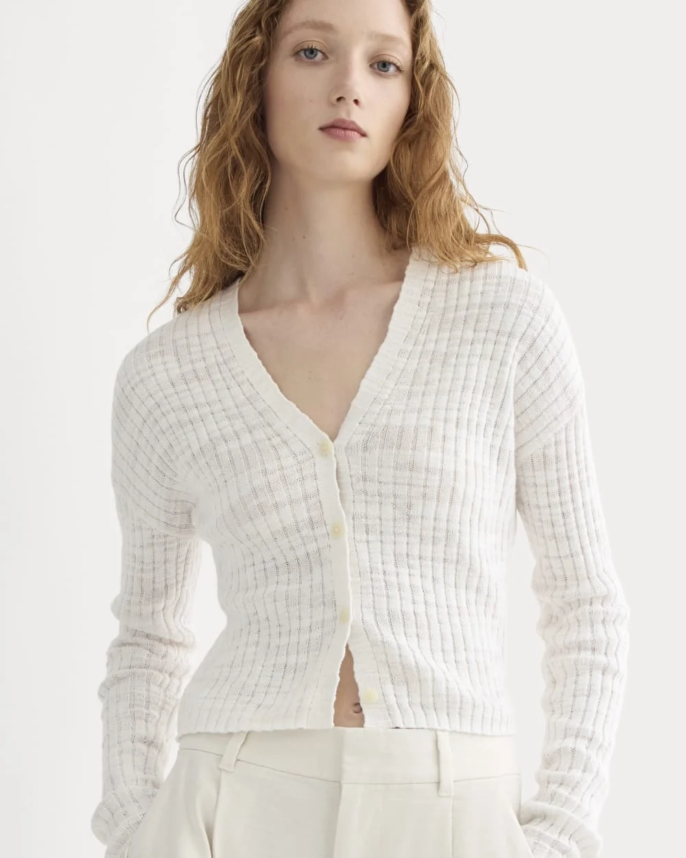 The Ribbed Cardigan in Cotton Linen | White (5)