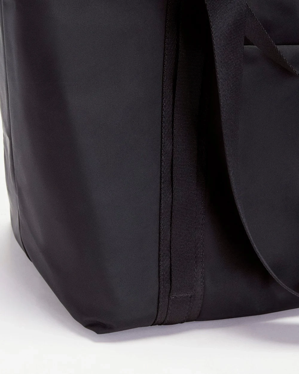 The Recycled Nylon Tote | Black (6)