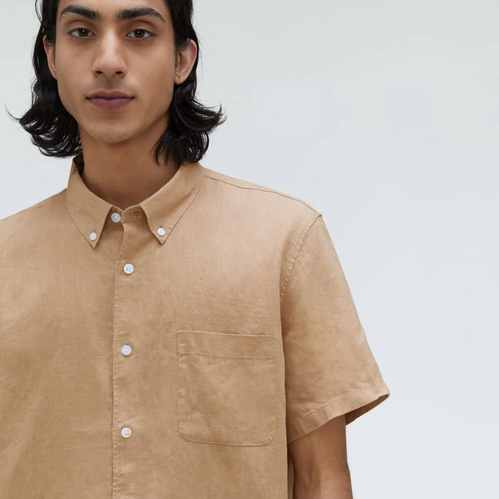 The Classic Short-Sleeve Shirt in Linen | Iced Coffee (5)