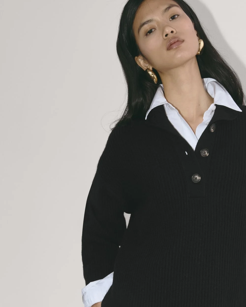 The Cocoon Henley in Wool Cashmere | Black (6)