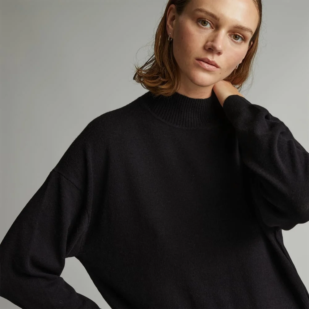 The Luxe Merino Turtleneck | Black (6)