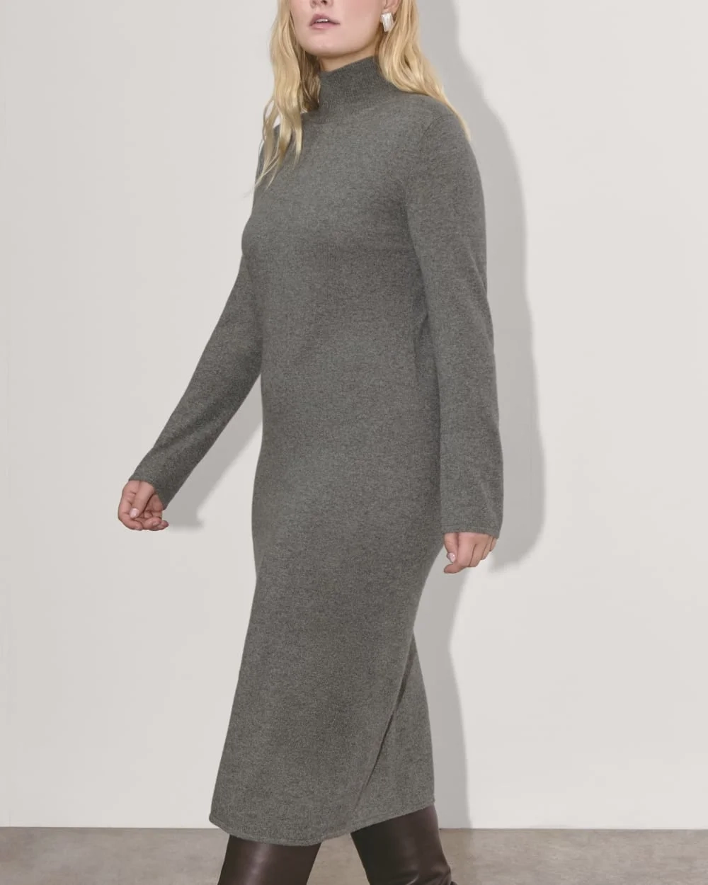 The Turtleneck Sweater Dress in Cashmere | Heather Charcoal (5)