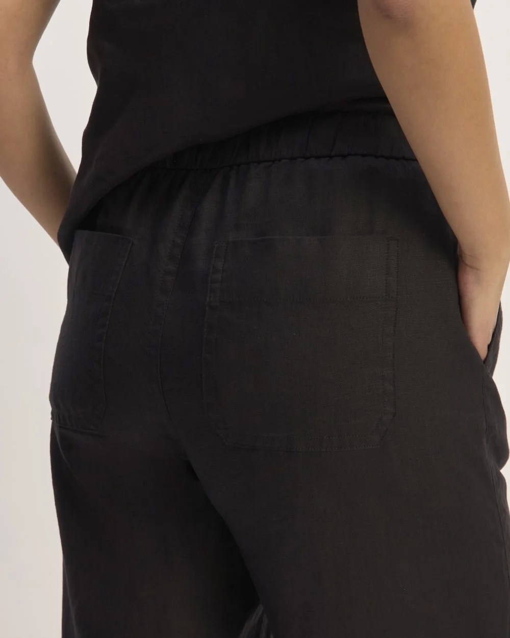 The Linen Pull-On Barrel Pant | Black (4)