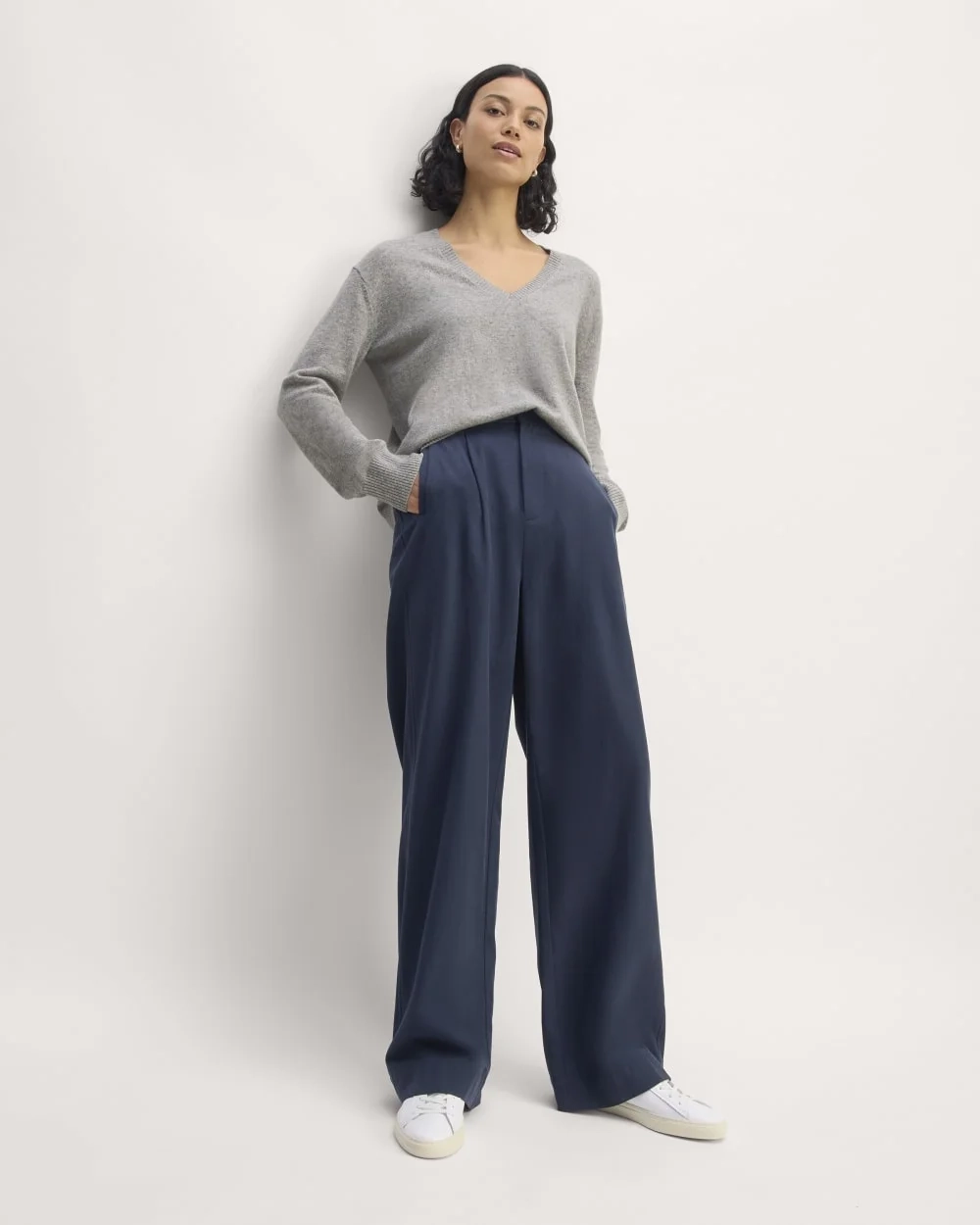 The Classic V in Cashmere | Light Heather Grey (3)