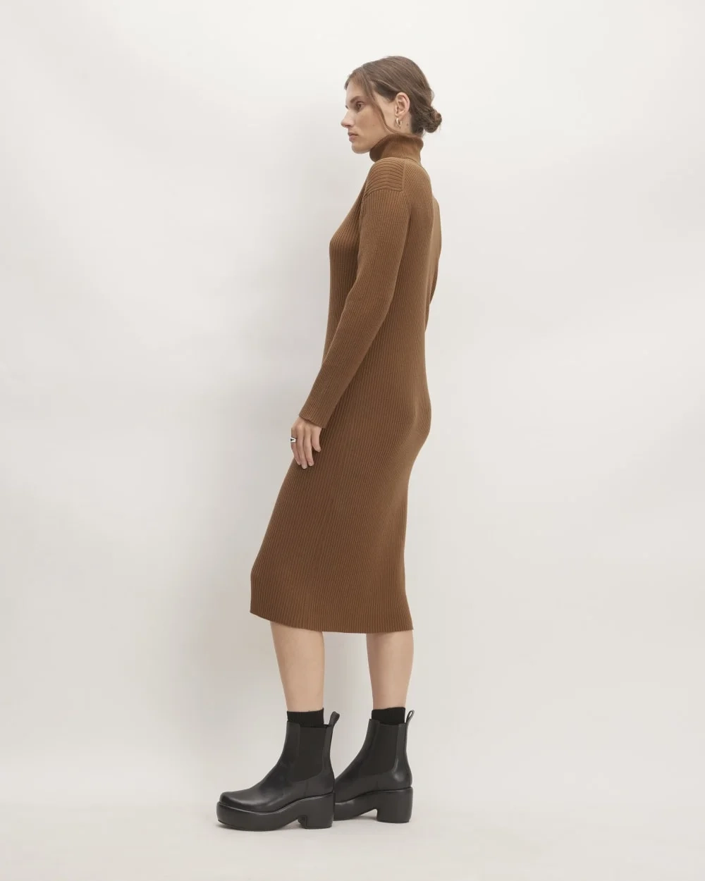 The Cotton-Merino Turtleneck Dress | Rich Camel (6)