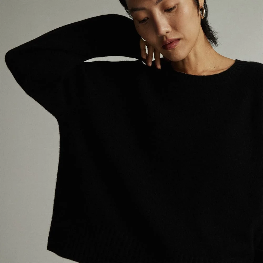 The Cashmere Boxy Crew | Black (6)
