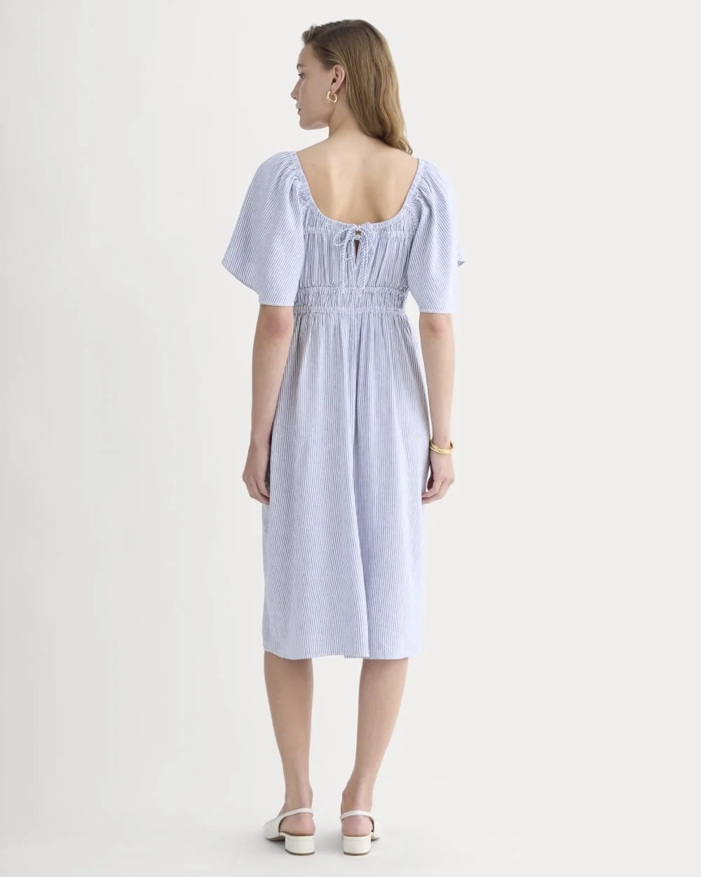 The Flutter-Sleeve Dress in Stretch Linen | White / Dutch Blue (3)