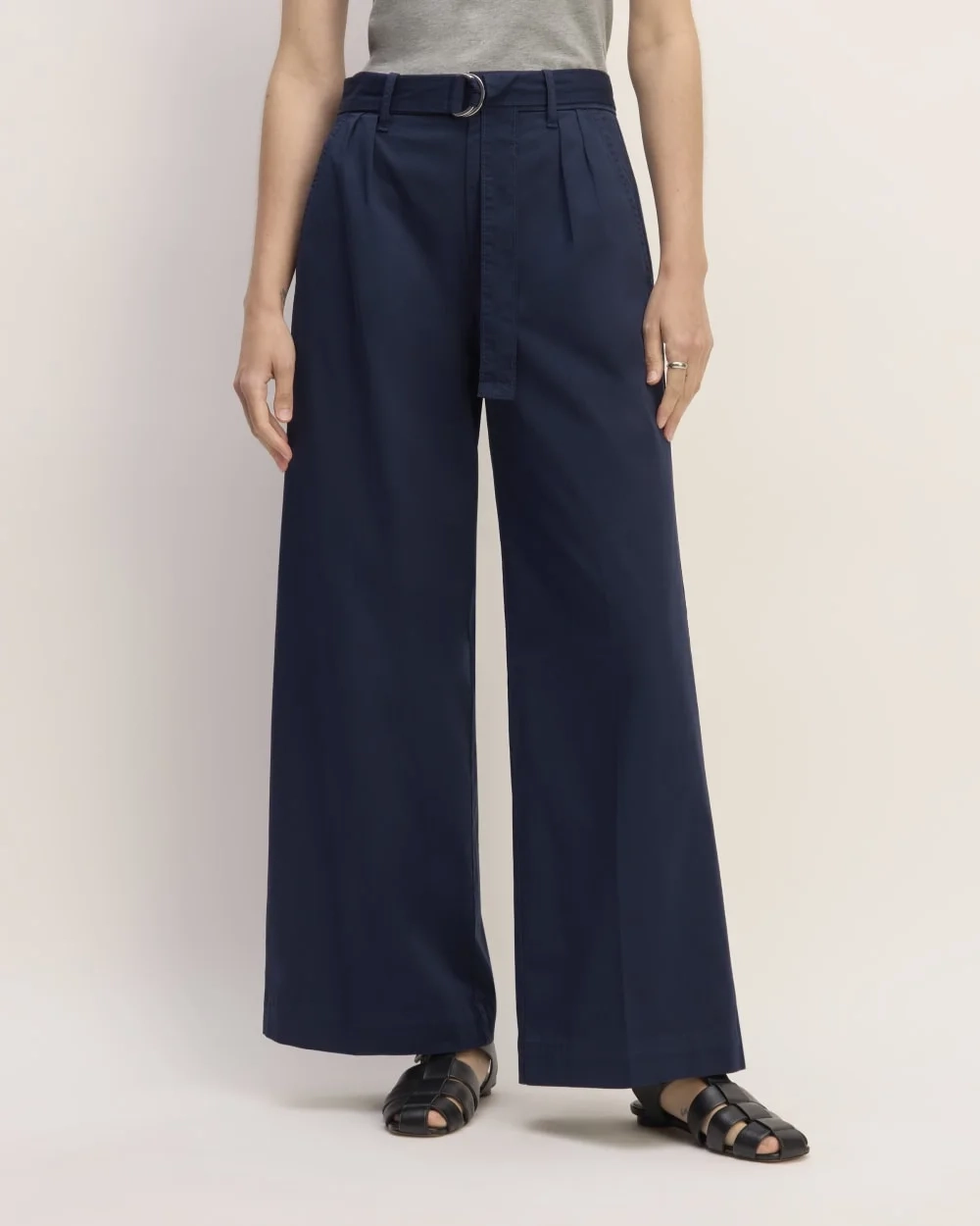 The Pleated Wide-Leg Chino | Navy (6)