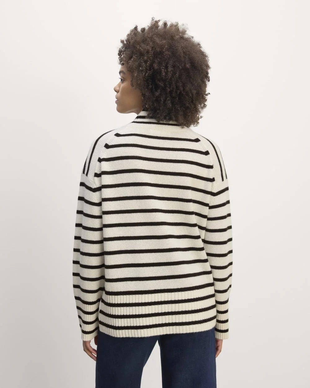 The Boxy Turtleneck in Cashmere | Bone / Black (6)